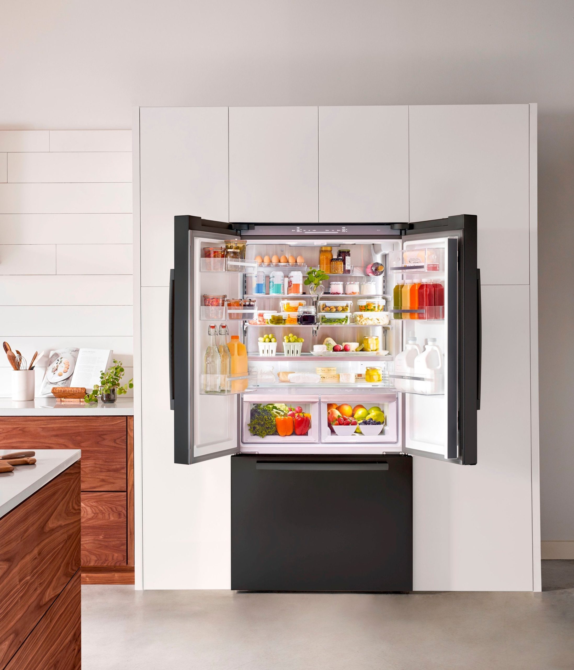 Bosch – 800 Series 21 Cu. Ft. French Door Counter-Depth Smart Refrigerator – Black stainless steel - Image 16